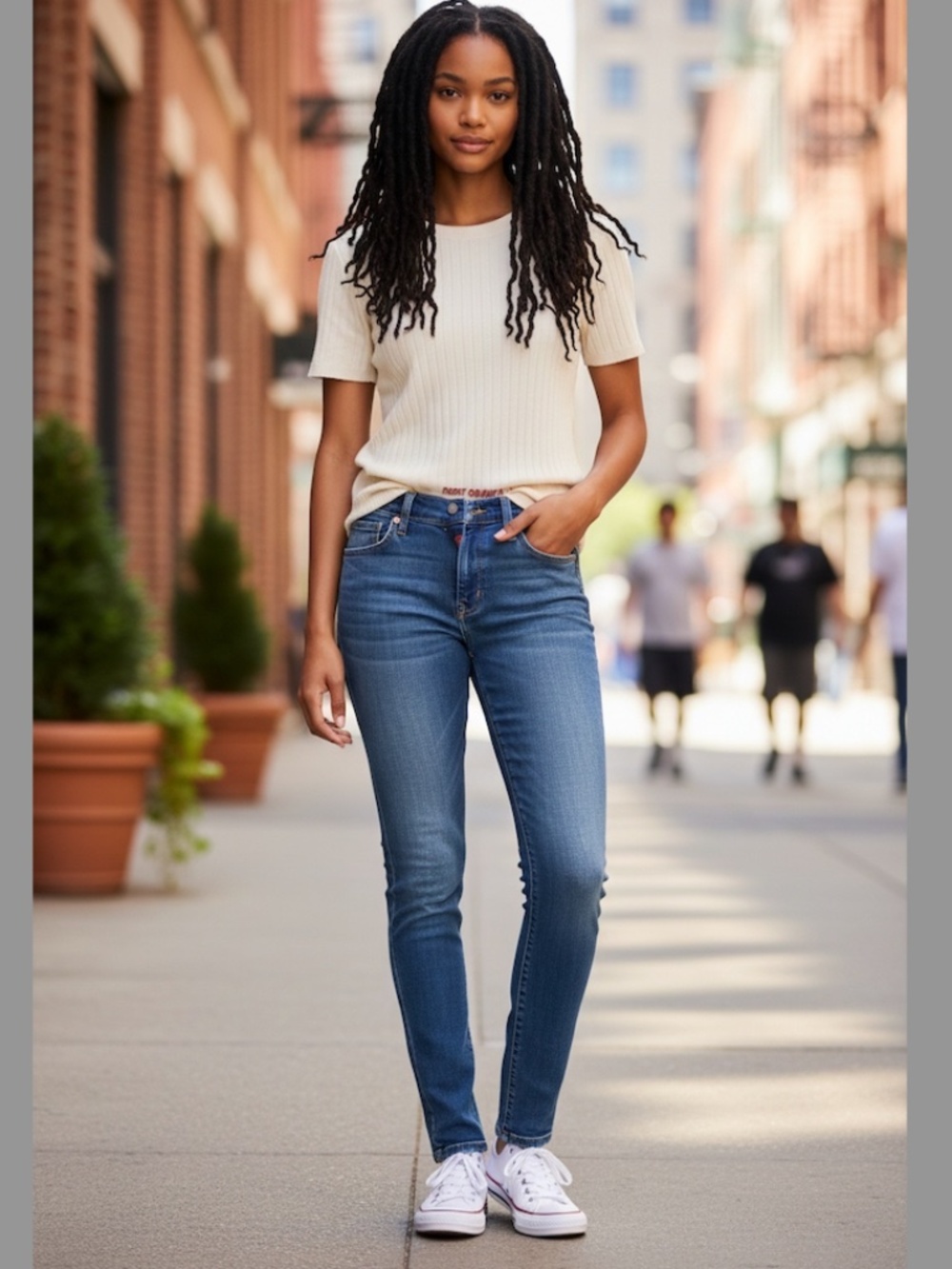 Lucky Brand Sweet Mid Rise Straight in Dark Wash